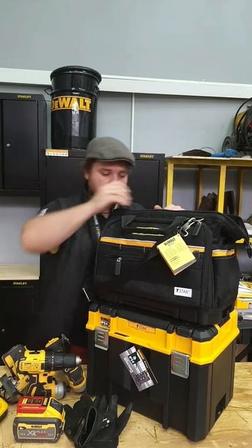 спрашивали - отвечаем. что поместится в сумку DWST82991 смотреть онлайн