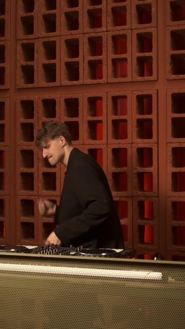 🎷 Джаз в клубе? Да, и он звучит шикарно #funkyhouse #groovyhouse #jazzhouse #dj #djmix смотреть онлайн