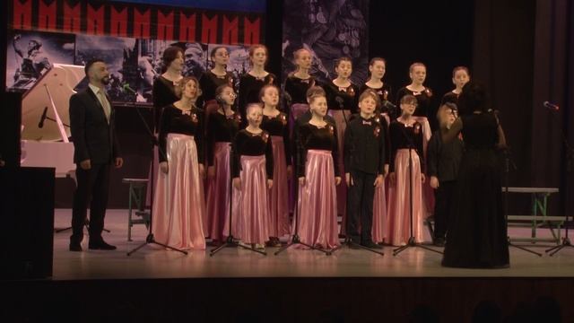 В Городском дворце культуры состоялся традиционный фестиваль «Песни великой победы» смотреть онлайн