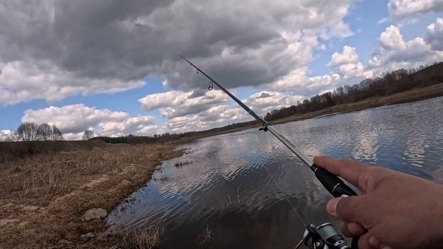 ПОИСК ОКУНЯ ВЕСНОЙ. РЫБАЛКА ОНА ТАКАЯ... РЫБАЛКА НА СПИ? смотреть онлайн