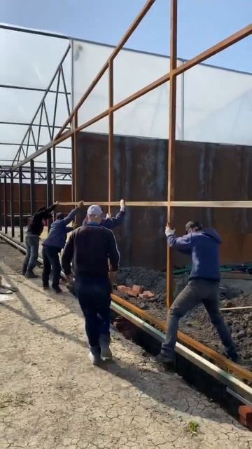 Ставим ворота на рельсы #кубанамаркет #фабрика #organicfarmi смотреть онлайн