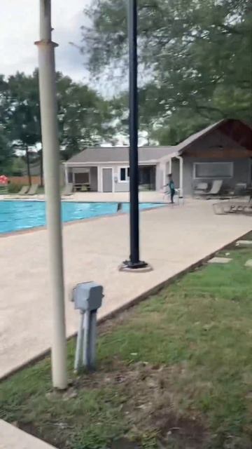 Our community pool. Наш общественный бассейн смотреть онлайн