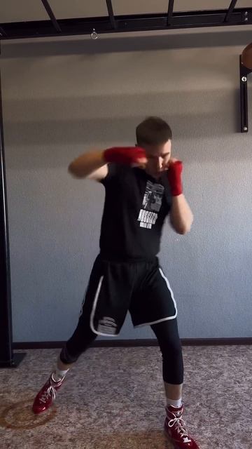 👆Две комбинация для НОКАУТА #бокс #boxing #boxingtraining #boxingcomb смотреть онлайн