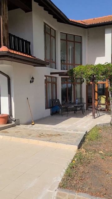 Бассейн, бурлящий и тёплый. У нас 32°, красивая осень. смотреть онлайн