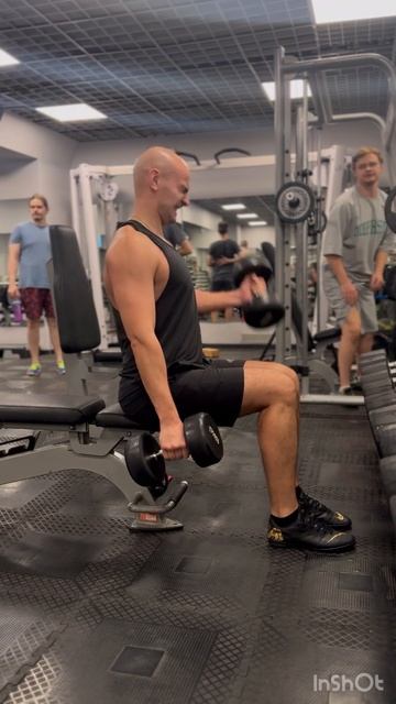 Подъем гантелей на бицепс сидя+разгибание рук стоя с б смотреть онлайн