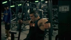 Ник Уокер тренировка груди, плеч и рук