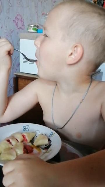 Кушает вареники смотреть онлайн