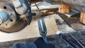 Ваз-2107. Ремонт  и замена рулевой трапеции с маятником.