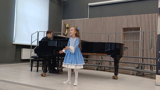 Леонтия Чихирина "С чего начинается Родина?" (музыка: Вениамин Баснер, слова: Михаил Матусовский) смотреть онлайн