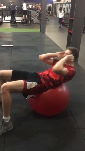 3 неделя, д.2 (скручивания на фитболе) смотреть онлайн