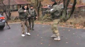 Прикол !!!Гиви танцует )))