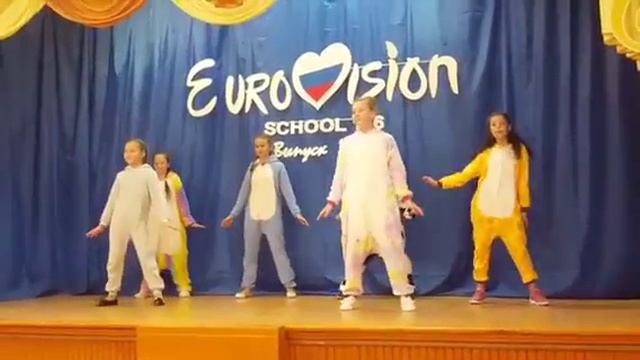 Это самый прикольный танец под нарезку😘😘😘. Есть и тренды и многое другое. смотреть онлайн