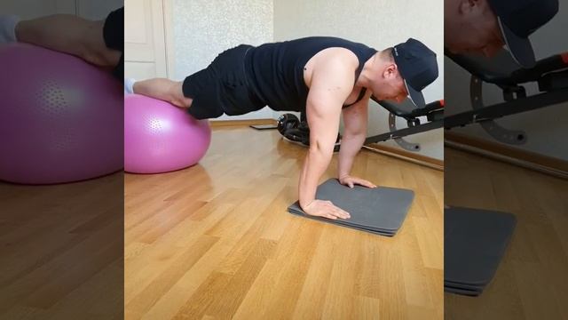 FitBall workout 🔥 Сегодня мы рассмотрим упражнения с фитбол смотреть онлайн