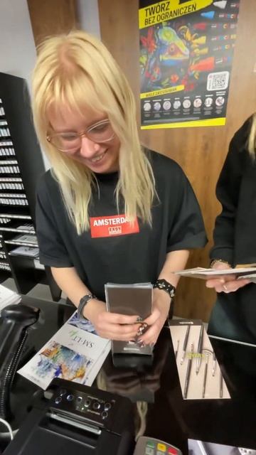 Магазин для художников в центре Варшавы KOLOR ART Ogrodowa 1A Wa смотреть онлайн