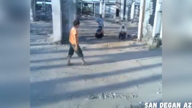 ЧЕЧЕНСКИЙ МАЛЬЧИК ТАНЦУЕТ НЕРЕАЛЬНО КРАСИВО СТАРАЯ ВИДЕО смотреть онлайн