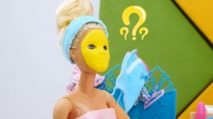 Игры одевалки. Лучшее платье для куклы! Барби в Спа Салоне готовится к свиданию! Видео игрушки