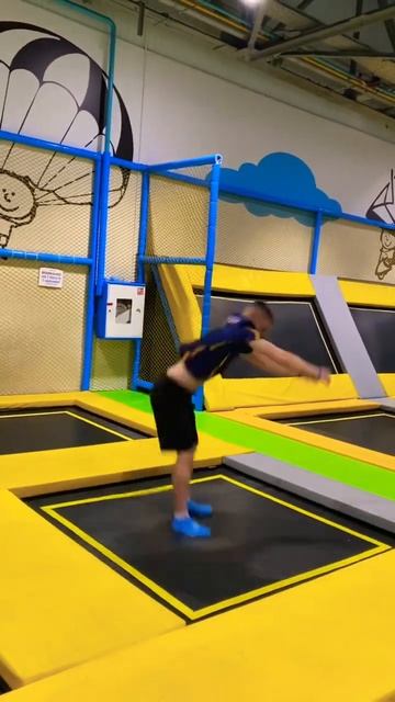 #flip #trampoline #акробаты #батут #паркур #parkour #fannyvideo #funny #acrobati
