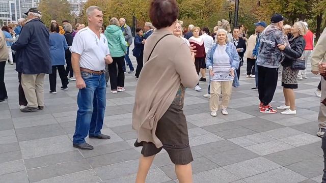 ЗАБЛУДИЛАСЬ ОСЕНЬ СРЕДЬ БЕРЕЗ ДА СОСЕН ❤️ТАНЦЫ ❤️Х? смотреть онлайн