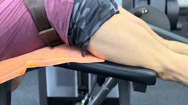 Ноги: сгибание бедра лежа смотреть онлайн