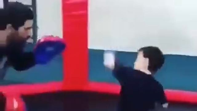 Маленький борец👊👊👊💪💪 смотреть онлайн