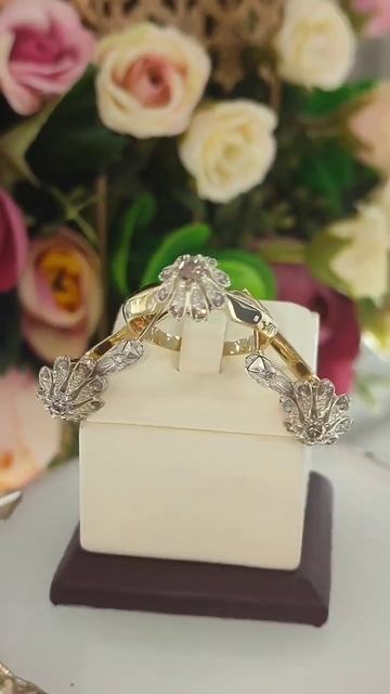 Бриллиантовый комплект 750пр. вес 18,6гр., 18размер кольца смотреть онлайн