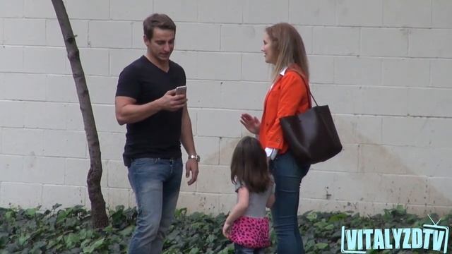 VitalyzdTv Prank. Русская озвучка. How To Pick Up Milfs! / Как Подкатить к 