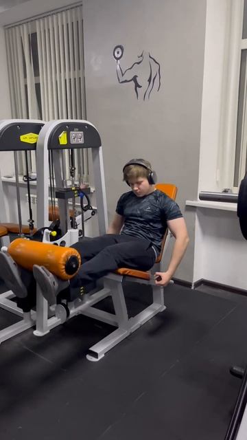 Тг: Мини школьник,14y.o на колени на колени #gymshorts #спорт #m смотреть онлайн