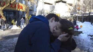 Как Поцеловать Девушку - 3 Способа | KISSING PRANK