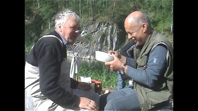 Приколы на природе. Никто не хотел доедать смотреть онлайн