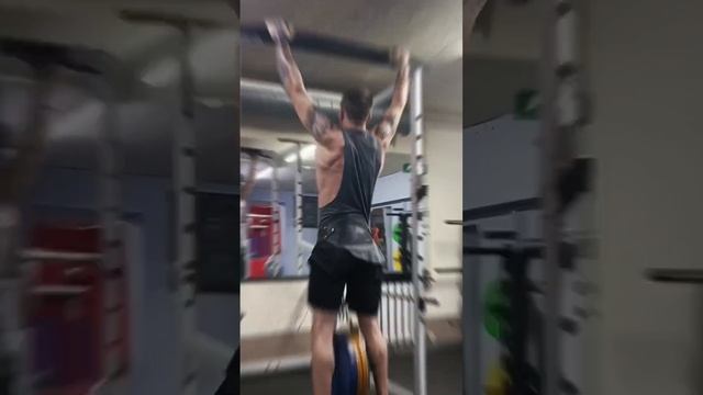Турник,брусья тренировка.#турник #брусья #качалка #тре? смотреть онлайн