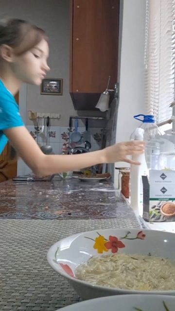 8 детей, 2 мальчика и 6 девочек 😇 смотреть онлайн