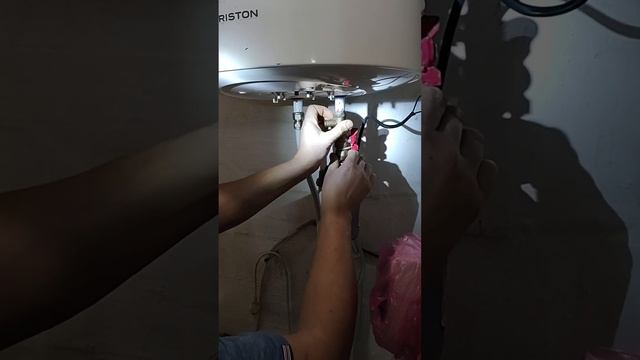 Чистка бойлера "Ariston"80 смотреть онлайн
