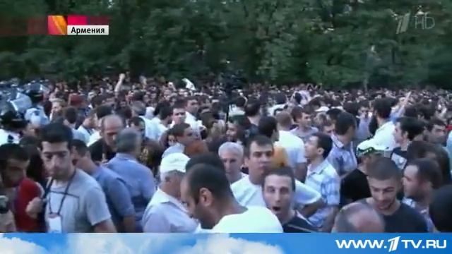 В Евреване продолжается вторая за сутки несанкционир? смотреть онлайн