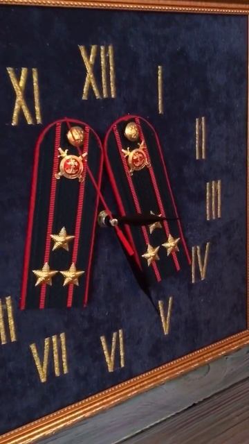 Подарок полицейскому настенные часы с погонами #shorts