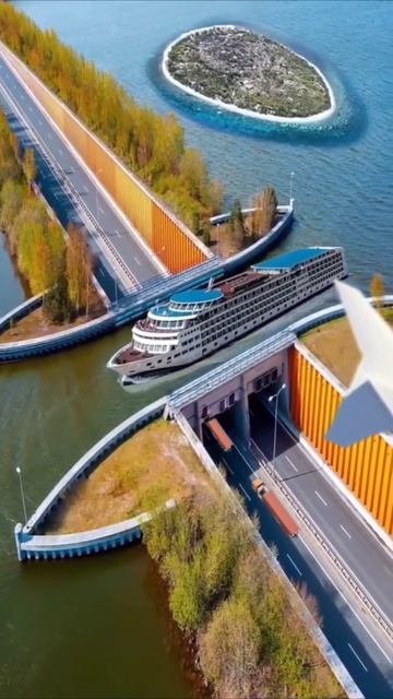 Яхта 21века. Автомобиль. Интересное видео Красивый пейзаж Изумительное место 😍 смотреть онлайн