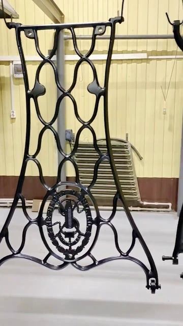 Cтанины швейных машин SINGER, белый глянец, черный матовы?