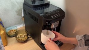 как сделать капучино Delonghi Magnifica EVO 290 взбить молоко.