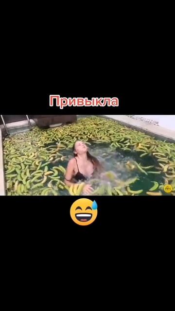 Влад А4 заполнил бассейн бананами #shorts смотреть онлайн