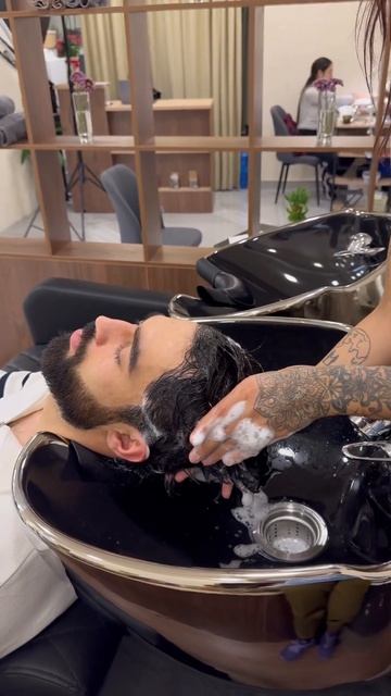 Мытье головы с массажем #барбершоп ￼ смотреть онлайн