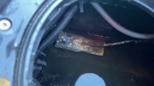 Установка датчика эхолота внутри лодки