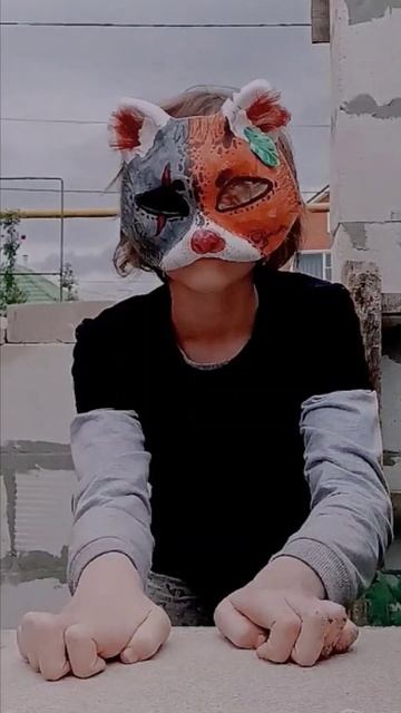 девочка которая в маске есть корм как собака смотреть онлайн