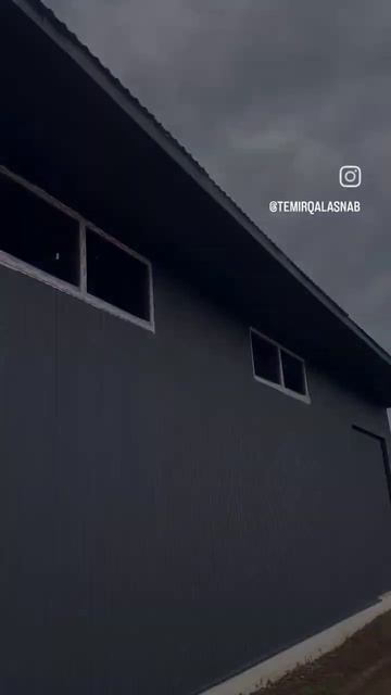 Обшитый холодный склад из профнастила серого матовог?