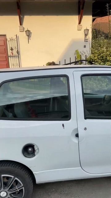 В Сербии очень популярны маленькие авто, очень много re смотреть онлайн