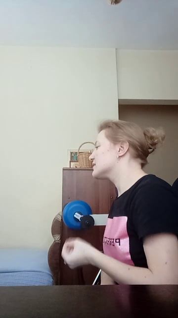 когда мама И папа клеят Обои... 🤣🥰 смотреть онлайн