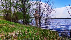 ЛОВЛЯ ЩУКИ НА СПИННИНГ НА ПРУДУ С БЕРЕГА Рыбалка в мае