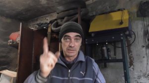 Стоит Омеднять Цилиндр Бензопилы или Триммера