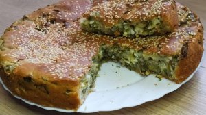 Сочный и вкусный заливной пирог со щавелем и яйцом.