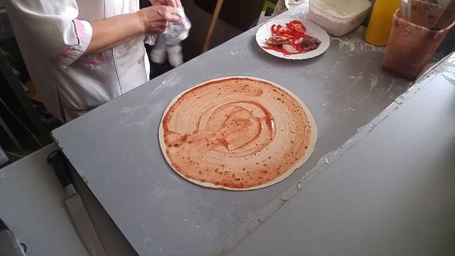 Кафе-пиццерия Быстрофуд приготовление очередной пиццы (п.г. Плещеницы) смотреть онлайн