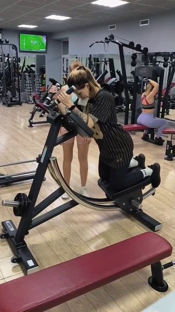 Когда в клуб привезли новый тренажер #спорт #качалка #т смотреть онлайн