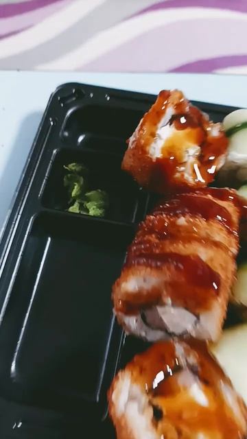 кушаю роллы смотреть онлайн